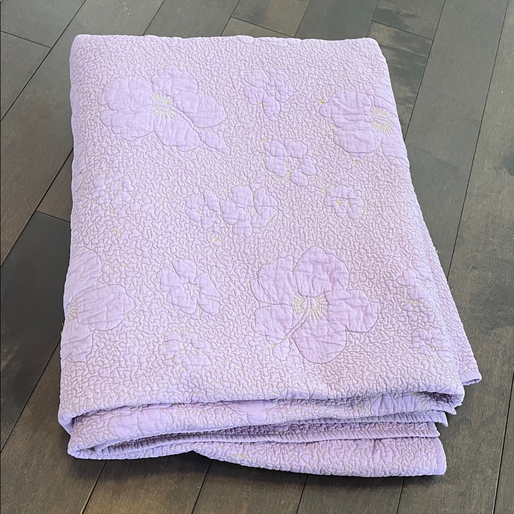 Floral Lavender Quilted Bedspread - Picture 1 of 8